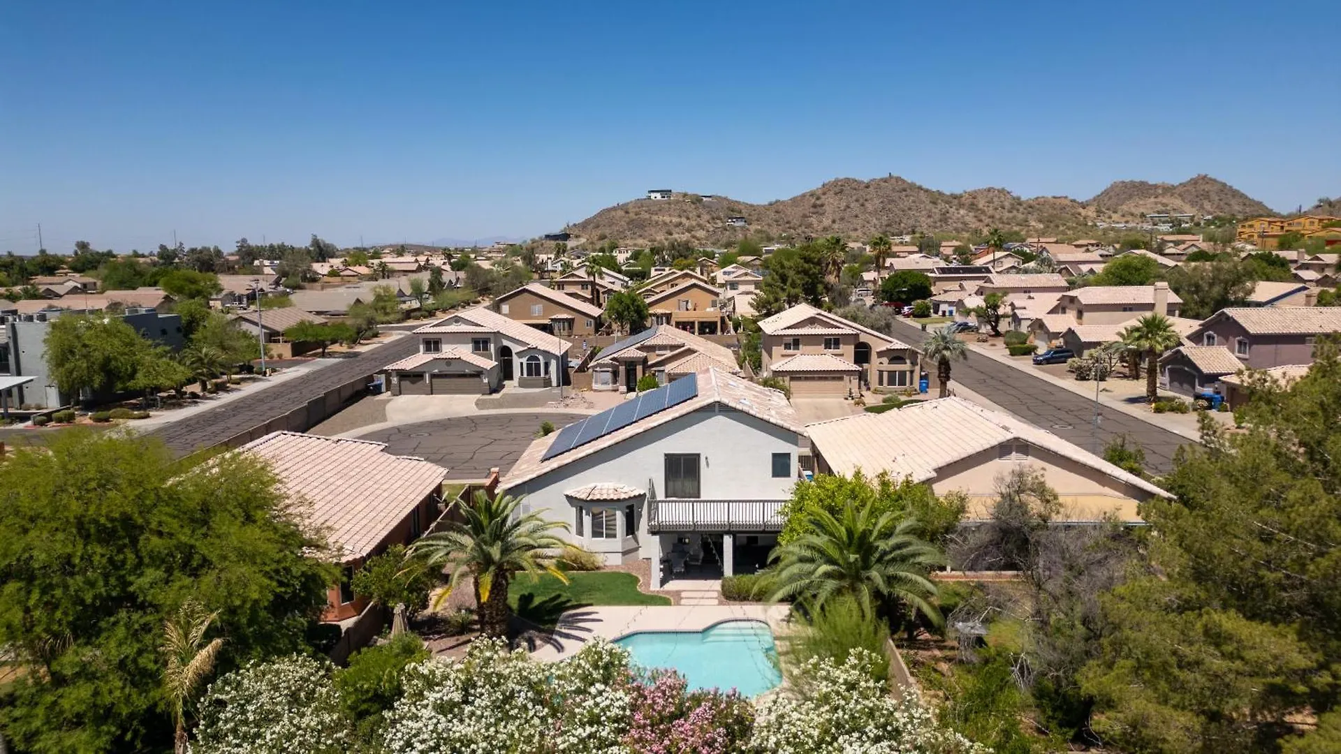 Charming Cozy 4Br Retreat-Pool, Pool Table, Grill & Fire Pit Villa Phoenix
