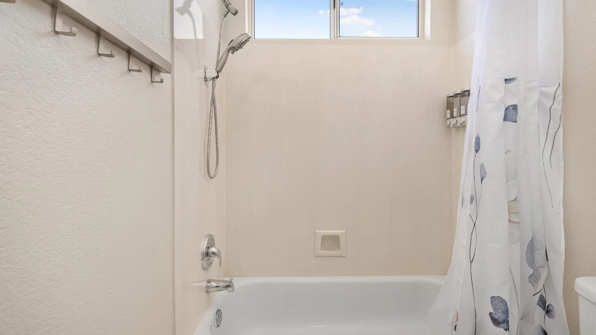 Holiday home Charming Cozy 4Br Retreat-Pool, Pool Table, Grill & Fire Pit Villa Phoenix United States